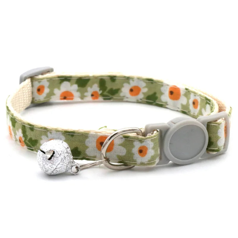 Collier bandana marguerite réglable avec système de sécurité détachable pour chats et petits chiens