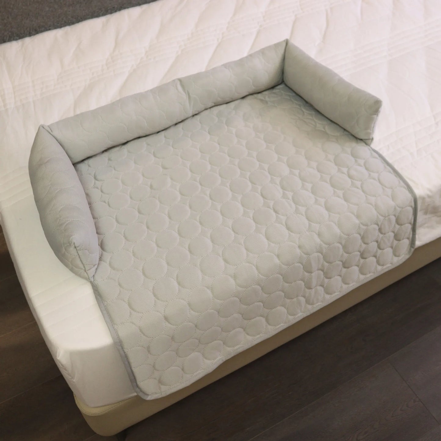 Premium Ice Silk Cooling Mat with Integrated Pillow — Large Breathable Pet Pad in 3 Colours & 2 Sizes