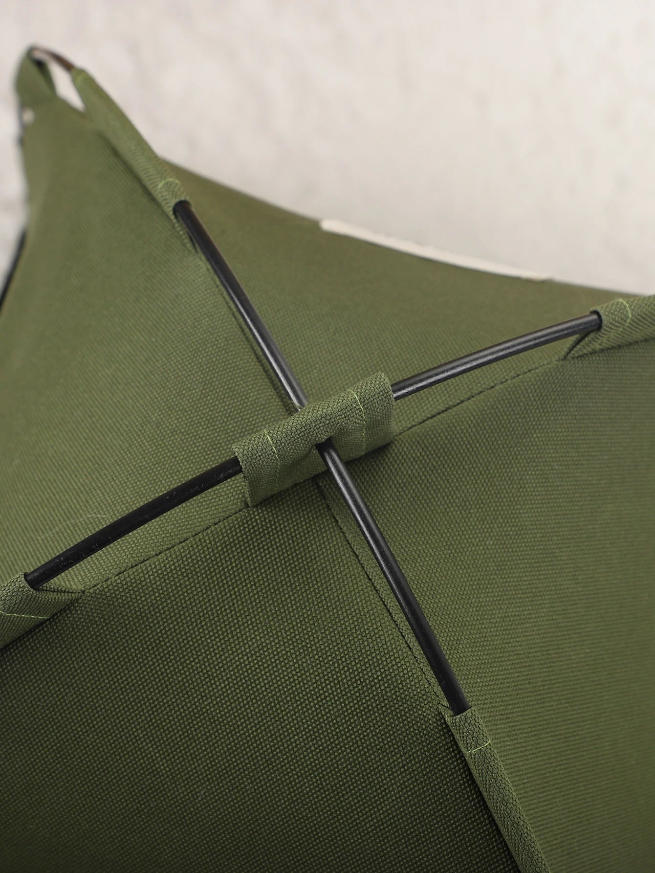 Cozy Cat Tent Bed - Warm Clamshell House with Cushion for Cats and Kittens