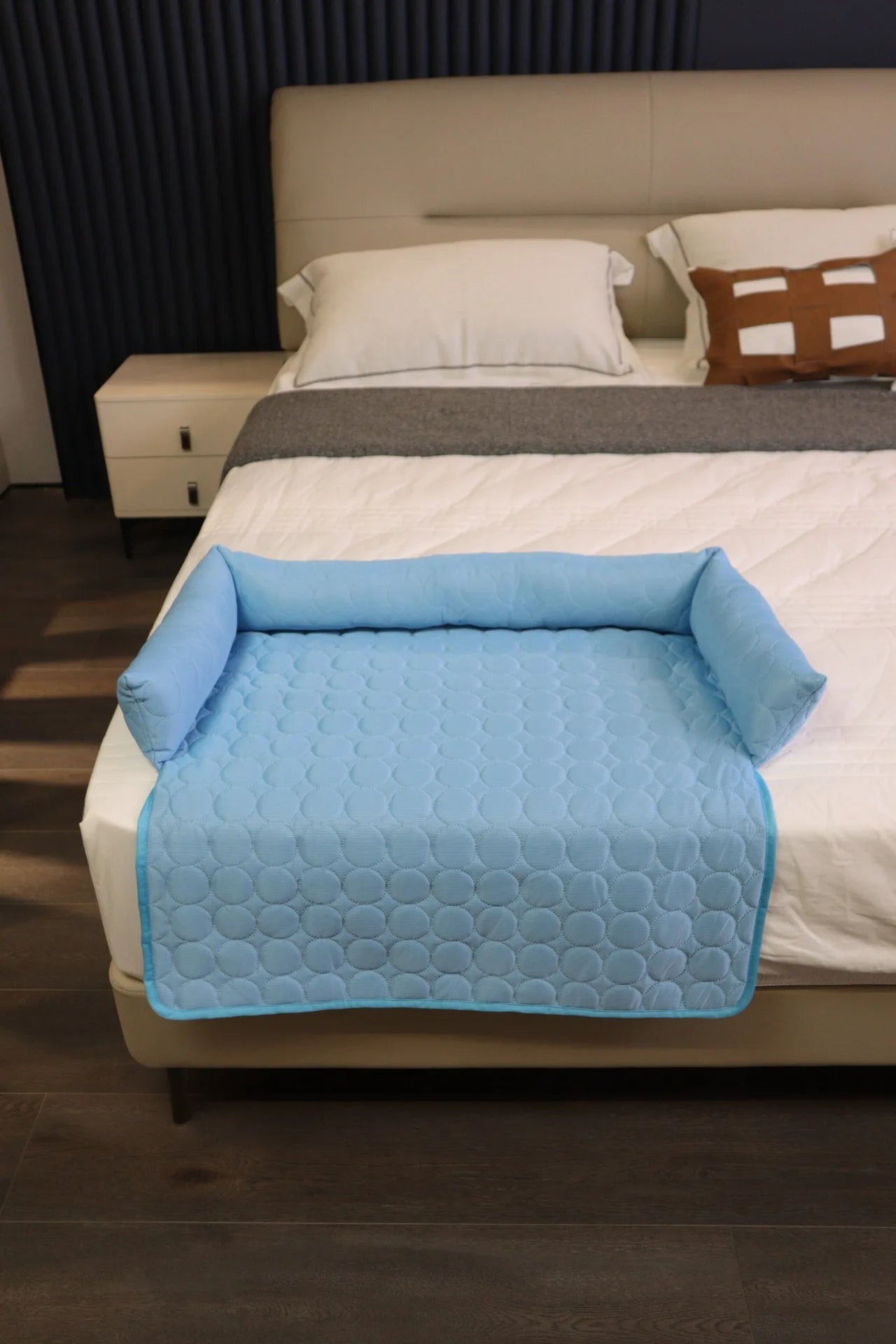 Premium Ice Silk Cooling Mat with Integrated Pillow — Large Breathable Pet Pad in 3 Colours & 2 Sizes