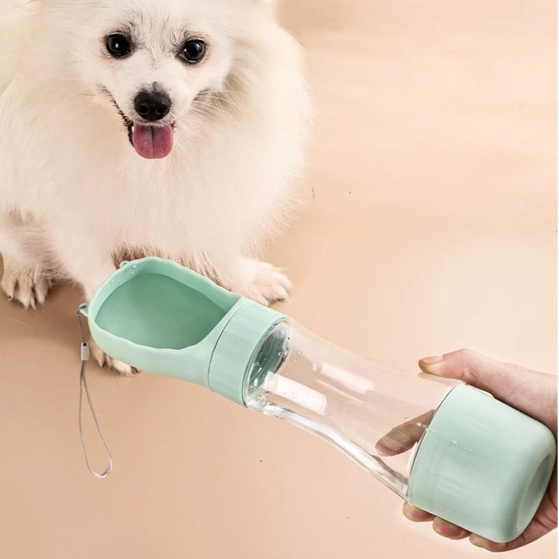 Bouteille d'eau portable pour chien avec gamelle intégrée