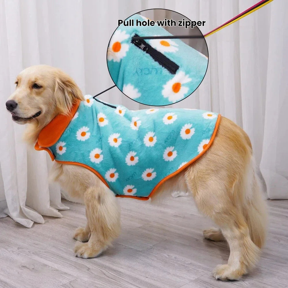 Manteau polaire à capuche pour chien avec trou pour laisse | Veste d'hiver chaude et ajustable pour chiens de petite à grande taille