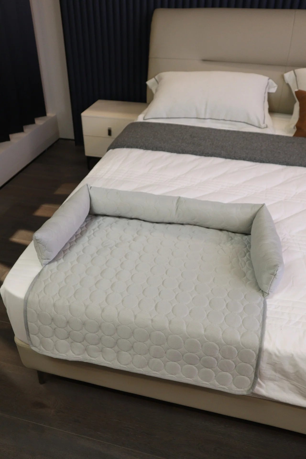 Premium Ice Silk Cooling Mat with Integrated Pillow — Large Breathable Pet Pad in 3 Colours & 2 Sizes