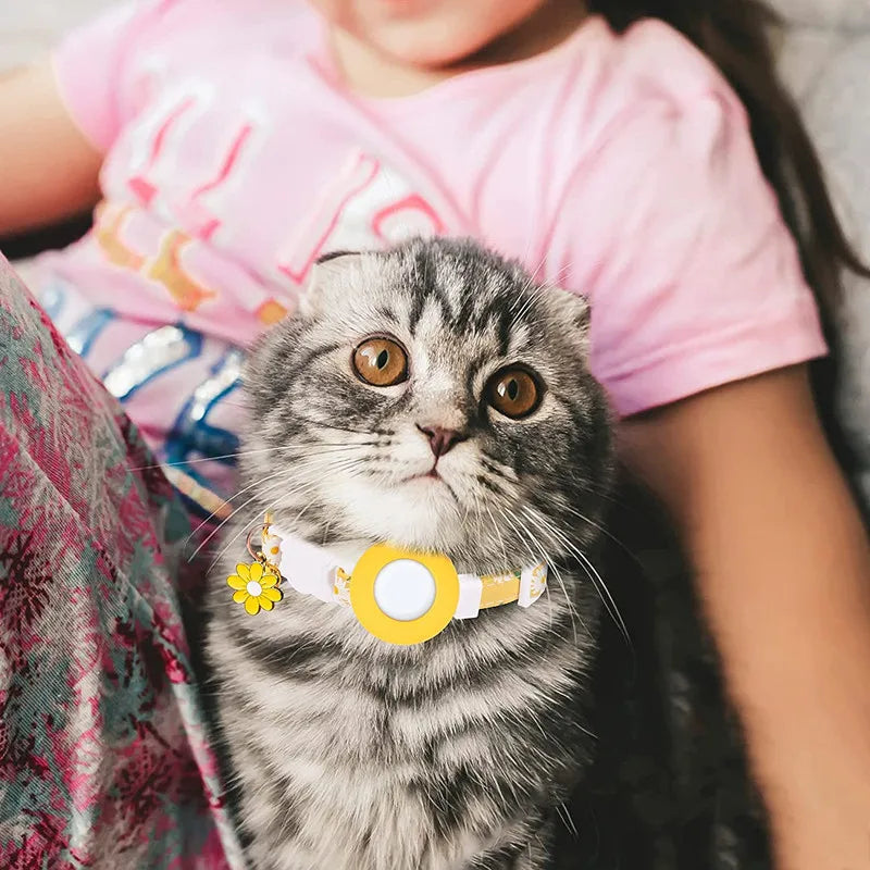 Collier de chat sécurisé avec support AirTag marguerite et grelot