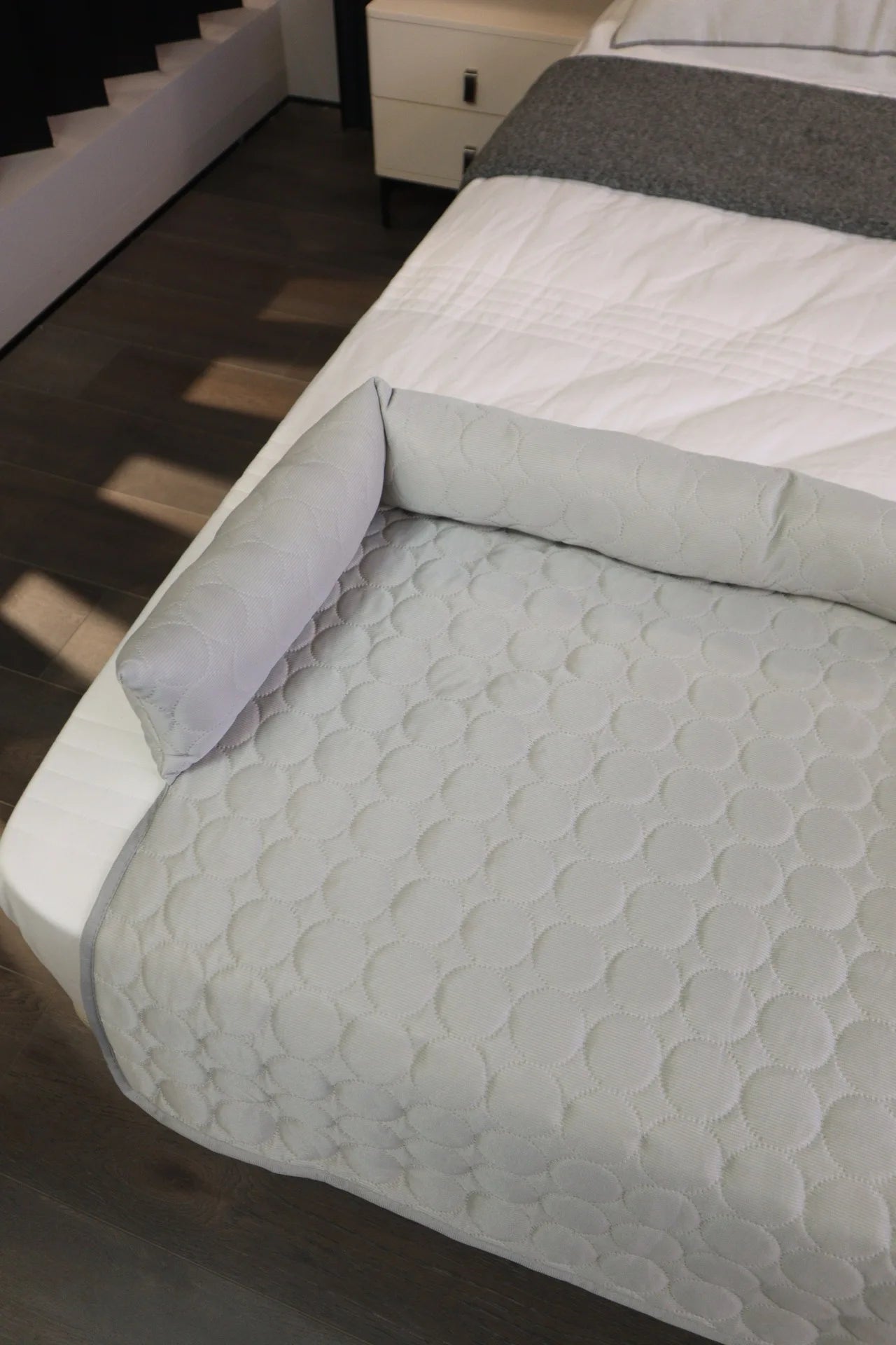 Premium Ice Silk Cooling Mat with Integrated Pillow — Large Breathable Pet Pad in 3 Colours & 2 Sizes
