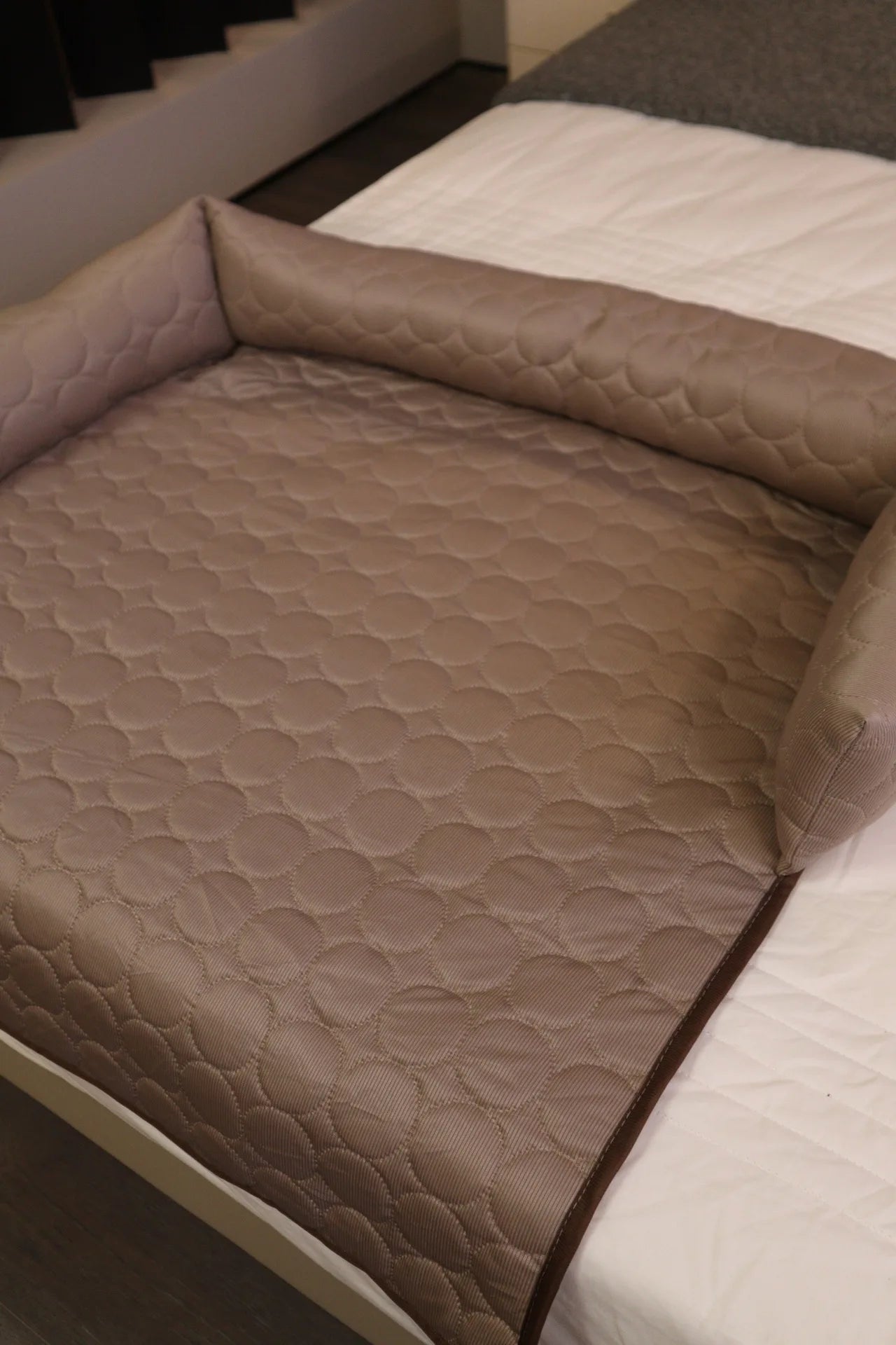 Premium Ice Silk Cooling Mat with Integrated Pillow — Large Breathable Pet Pad in 3 Colours & 2 Sizes