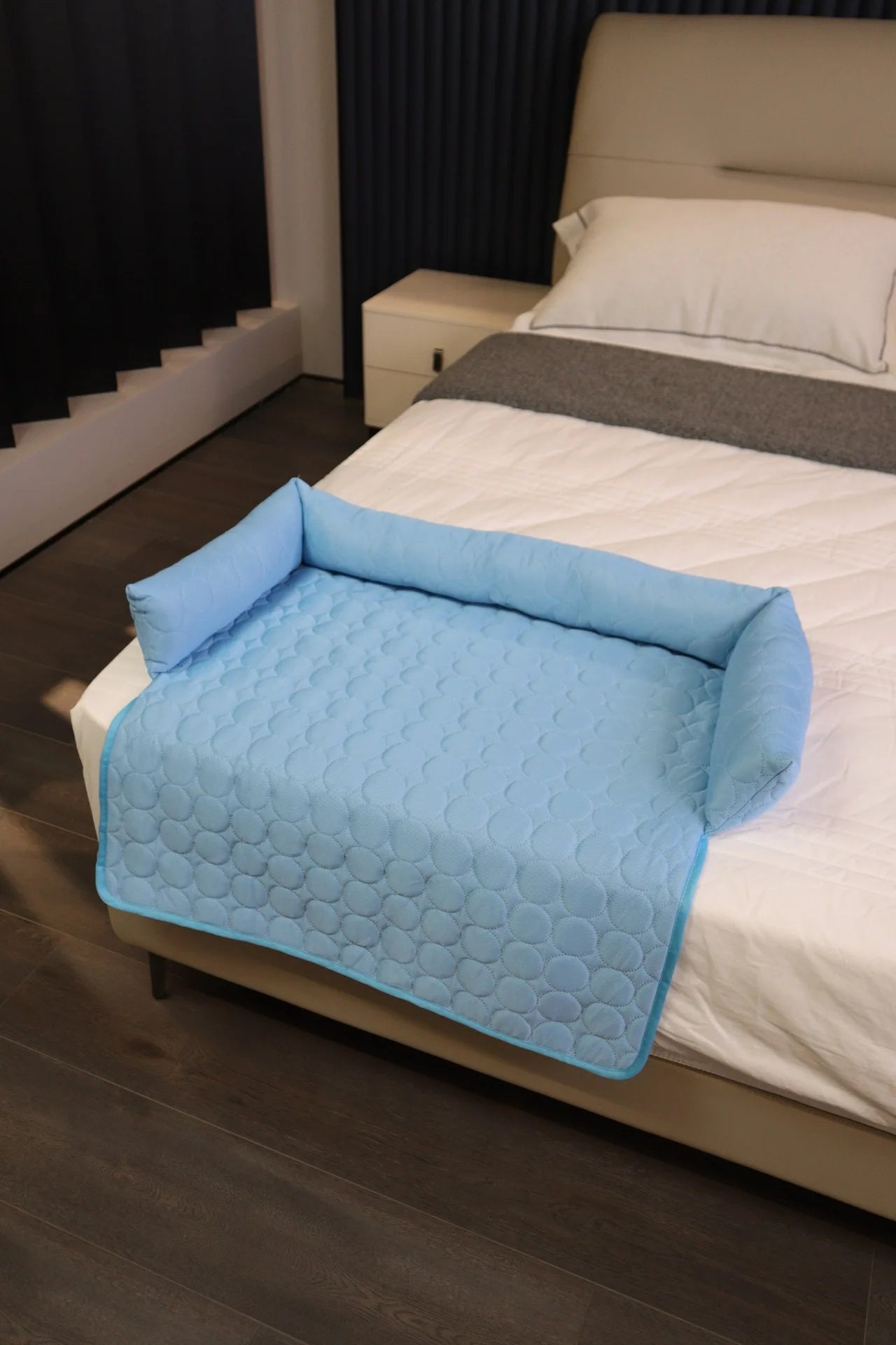 Premium Ice Silk Cooling Mat with Integrated Pillow — Large Breathable Pet Pad in 3 Colours & 2 Sizes