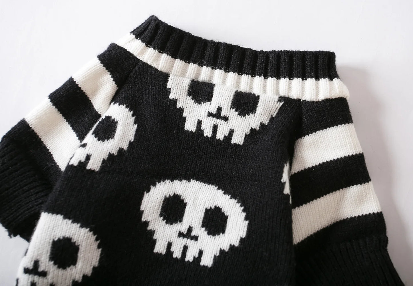 Pull en tricot Crâne d'Halloween pour chats et chiens