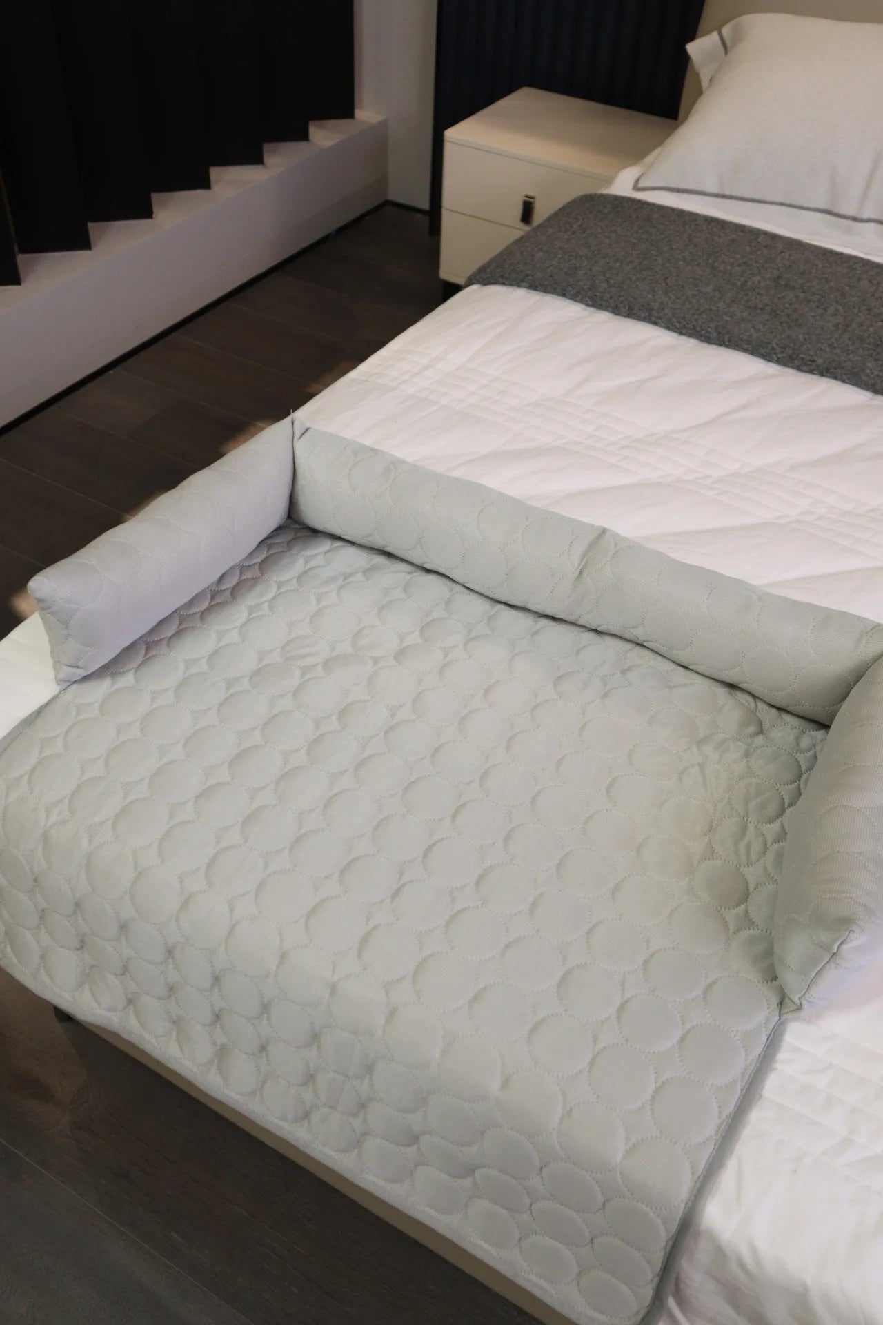 Premium Ice Silk Cooling Mat with Integrated Pillow — Large Breathable Pet Pad in 3 Colours & 2 Sizes