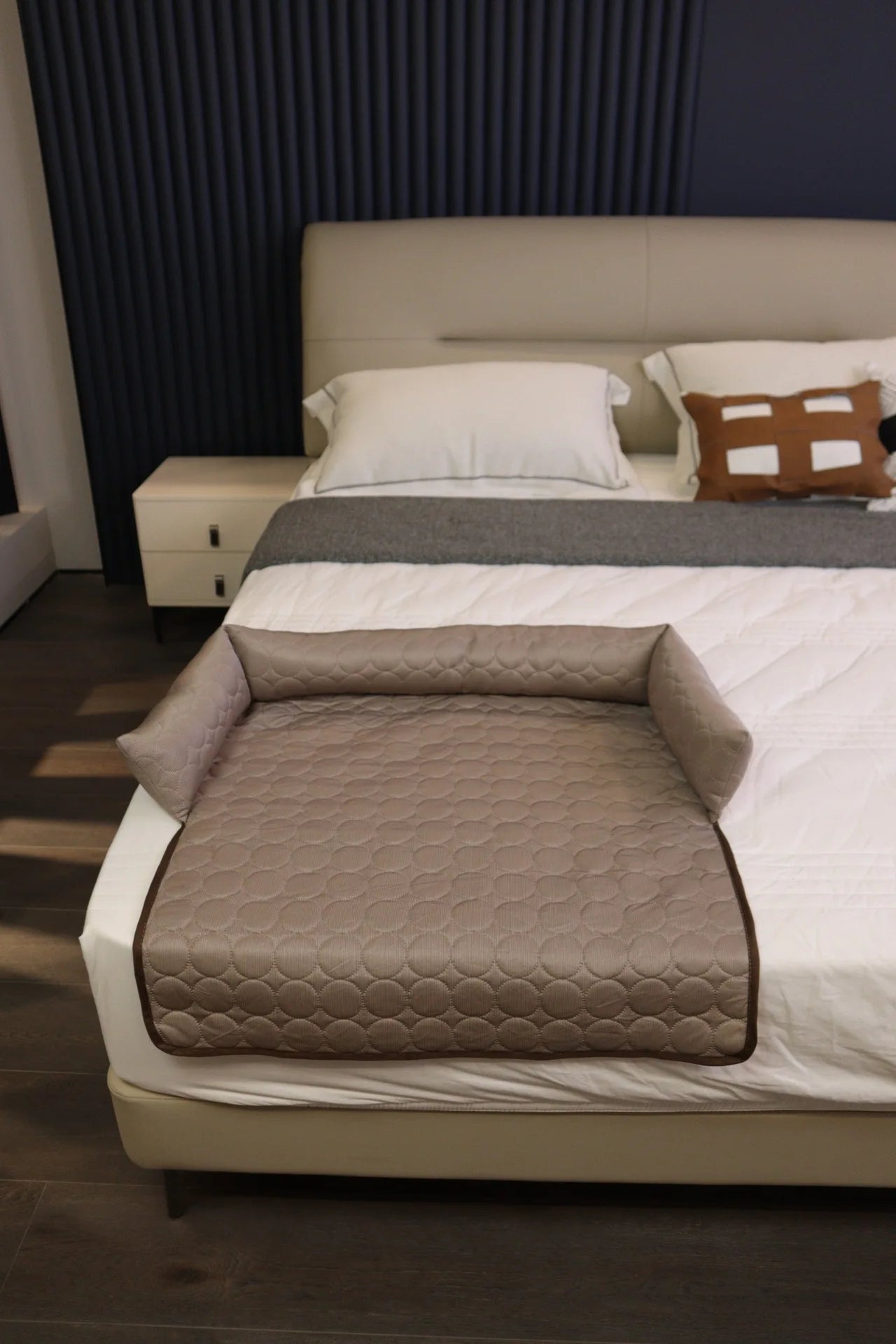 Premium Ice Silk Cooling Mat with Integrated Pillow — Large Breathable Pet Pad in 3 Colours & 2 Sizes