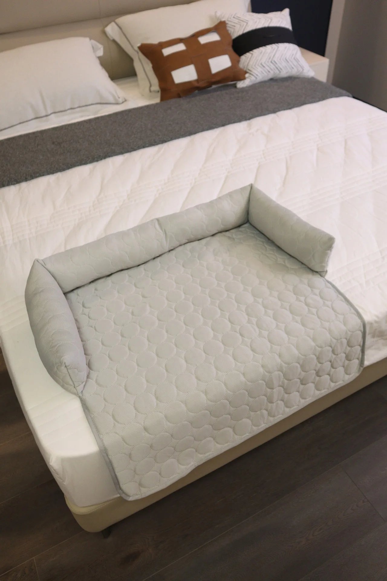 Premium Ice Silk Cooling Mat with Integrated Pillow — Large Breathable Pet Pad in 3 Colours & 2 Sizes
