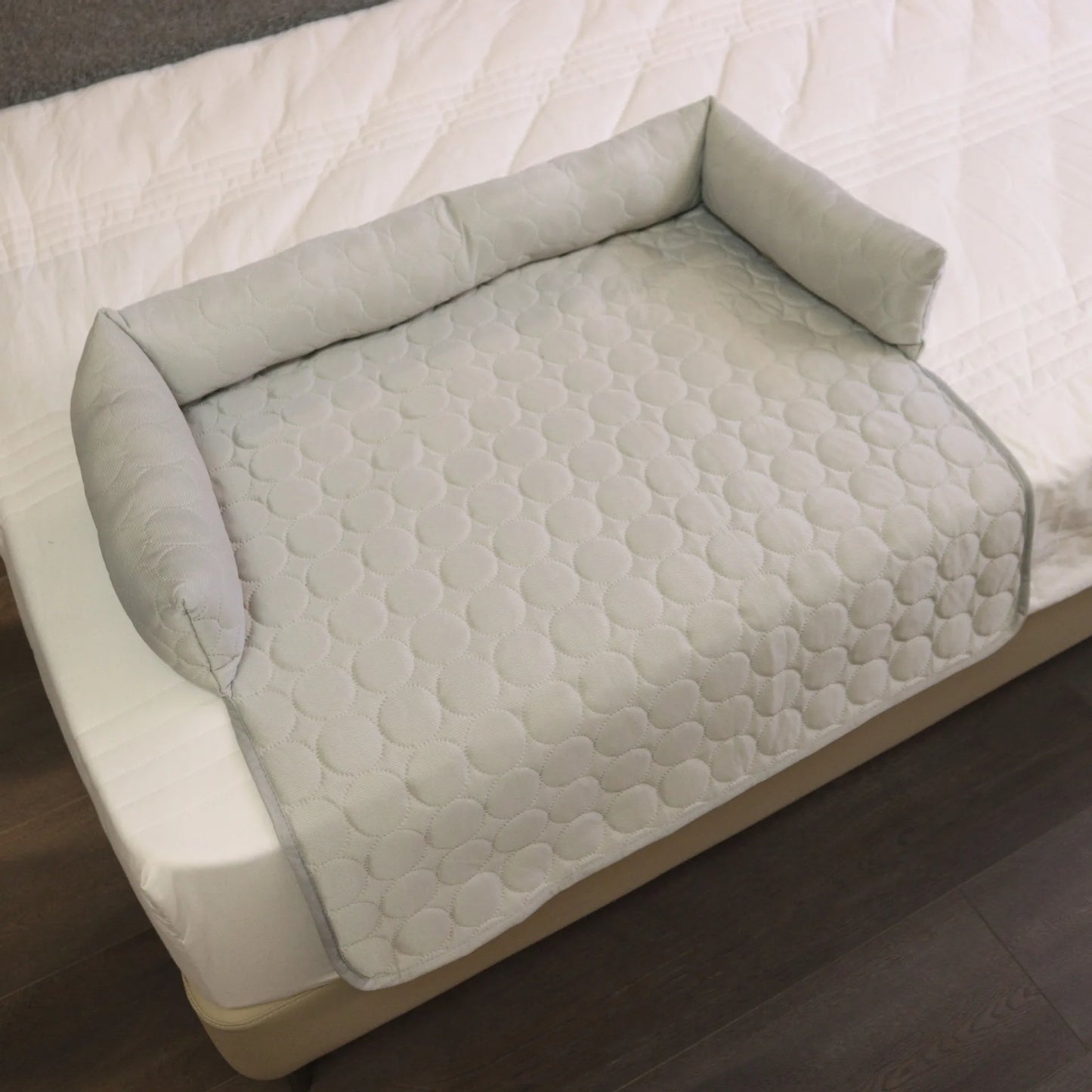 Premium Ice Silk Cooling Mat with Integrated Pillow — Large Breathable Pet Pad in 3 Colours & 2 Sizes