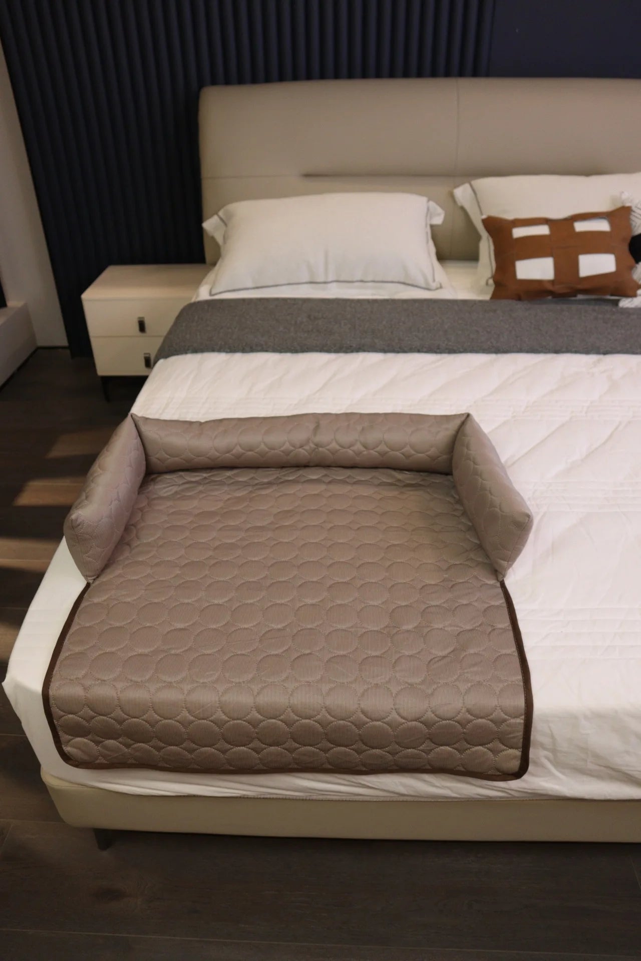 Premium Ice Silk Cooling Mat with Integrated Pillow — Large Breathable Pet Pad in 3 Colours & 2 Sizes