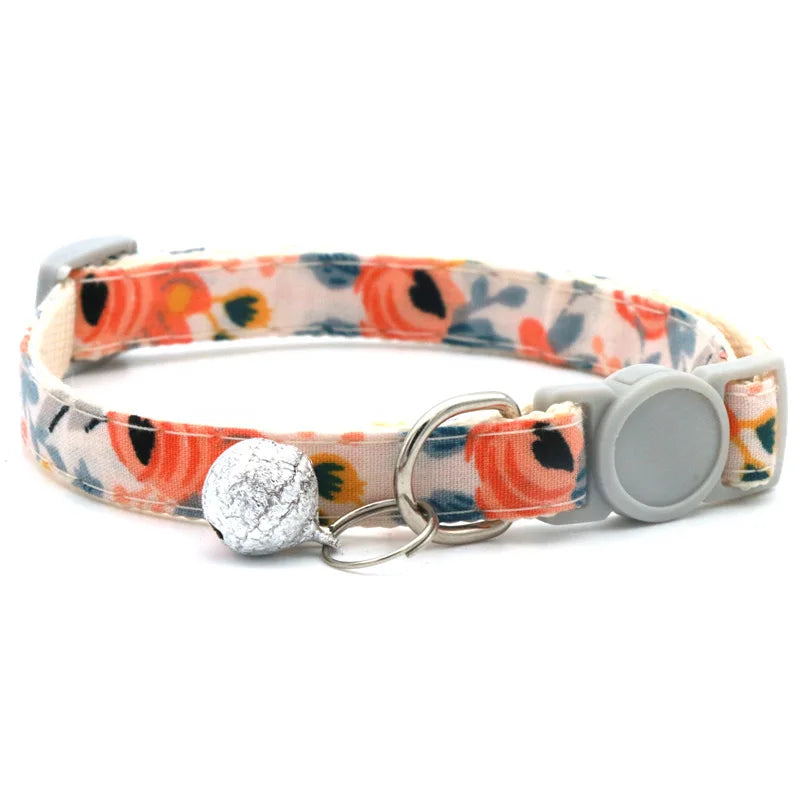 Adjustable Daisy Bandana Collar with Breakaway Safety for Cats and Small Dogs
