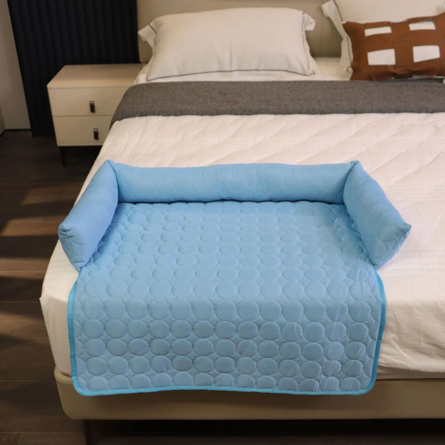Premium Ice Silk Cooling Mat with Integrated Pillow — Large Breathable Pet Pad in 3 Colours & 2 Sizes