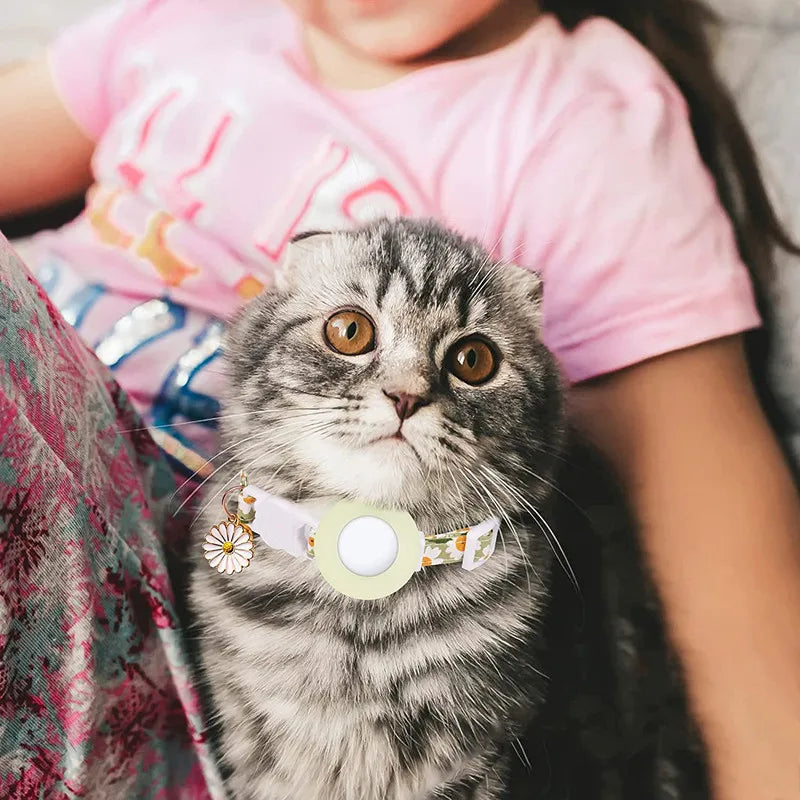 Collier de chat sécurisé avec support AirTag marguerite et grelot