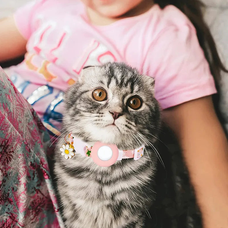 Collier de chat sécurisé avec support AirTag marguerite et grelot
