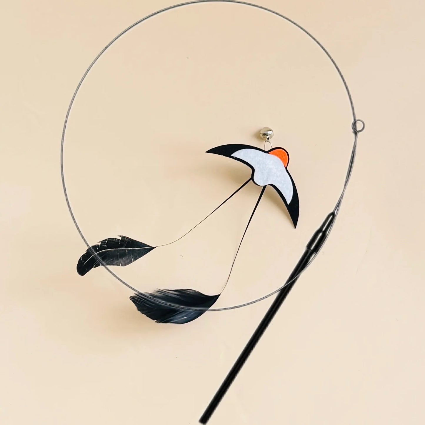 Baguette interactive avec plumes et clochette pour chat