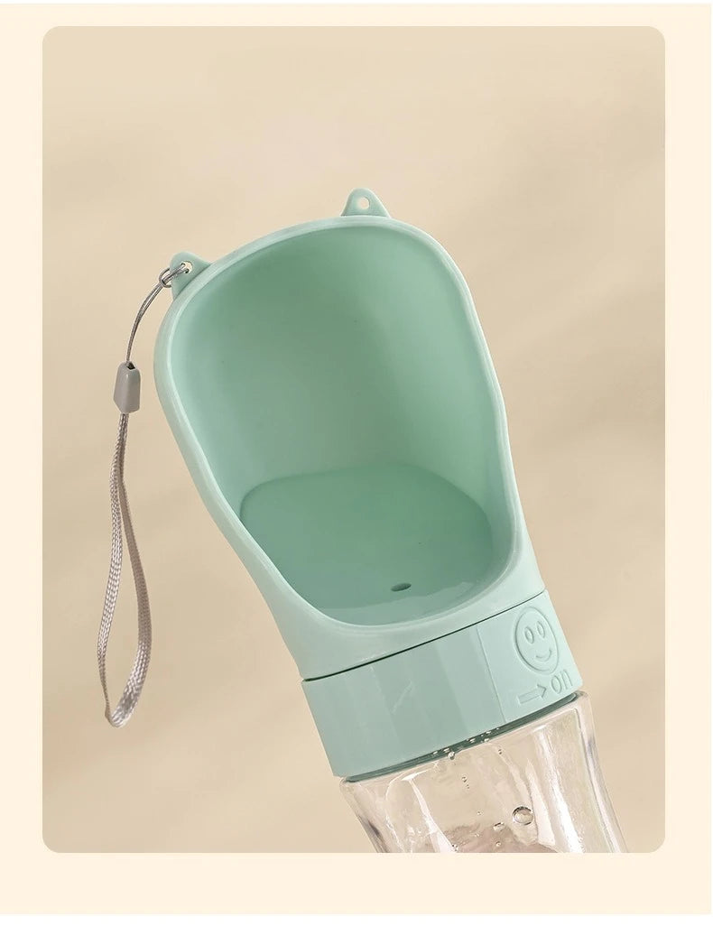 Bouteille d'eau portable pour chien avec gamelle intégrée