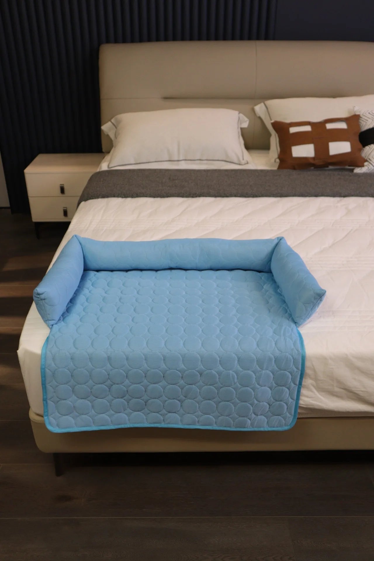 Premium Ice Silk Cooling Mat with Integrated Pillow — Large Breathable Pet Pad in 3 Colours & 2 Sizes