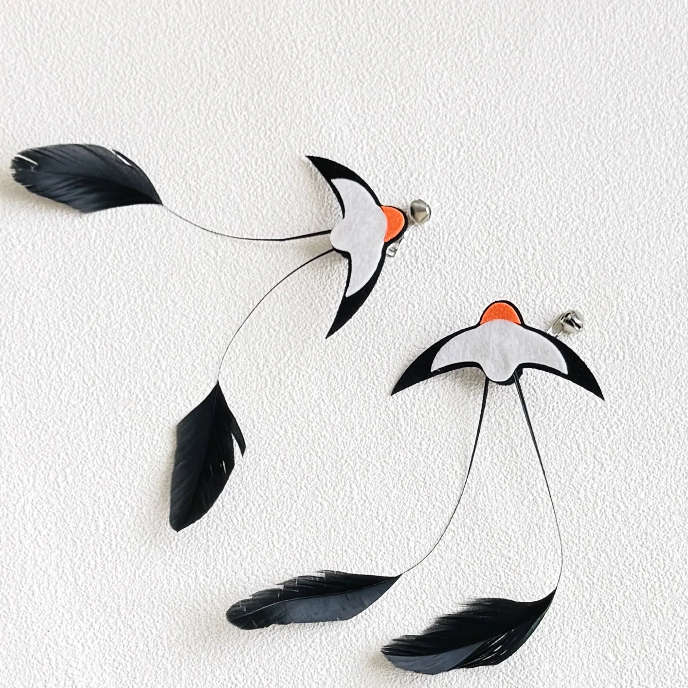 Baguette interactive avec plumes et clochette pour chat