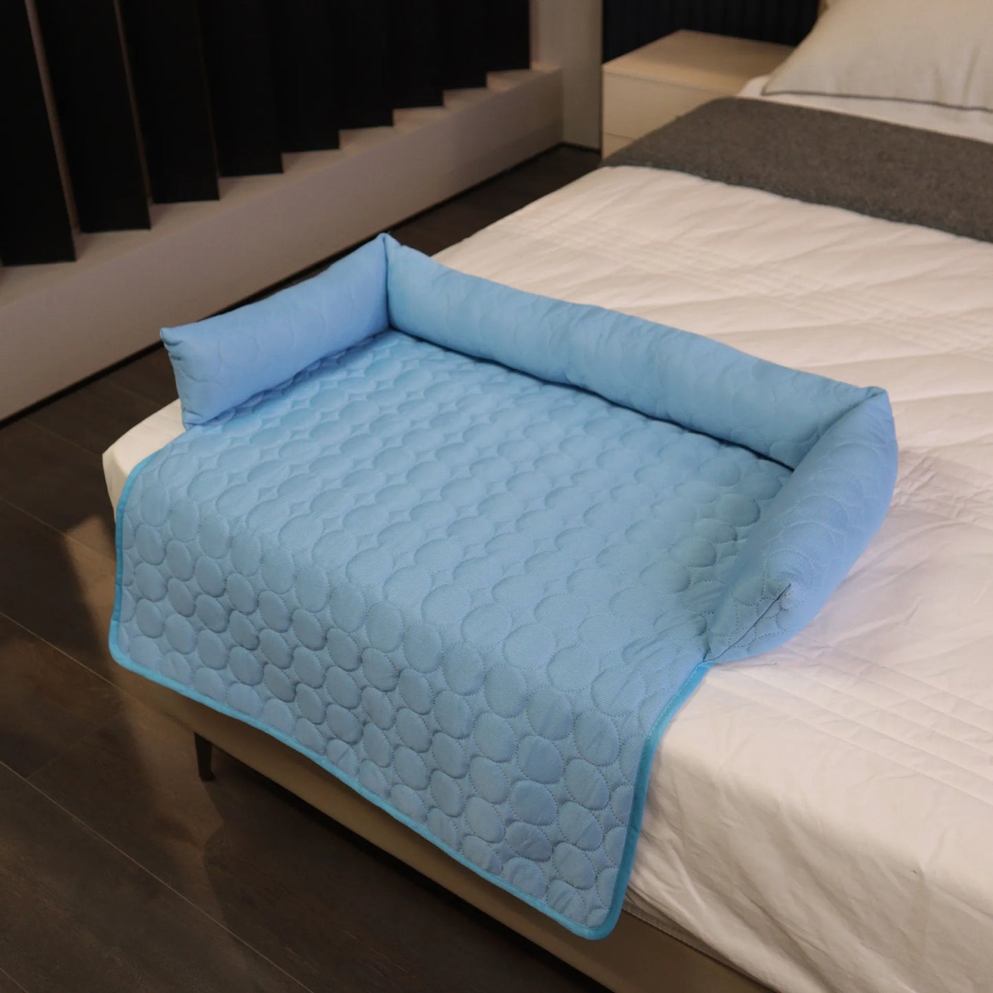 Premium Ice Silk Cooling Mat with Integrated Pillow — Large Breathable Pet Pad in 3 Colours & 2 Sizes