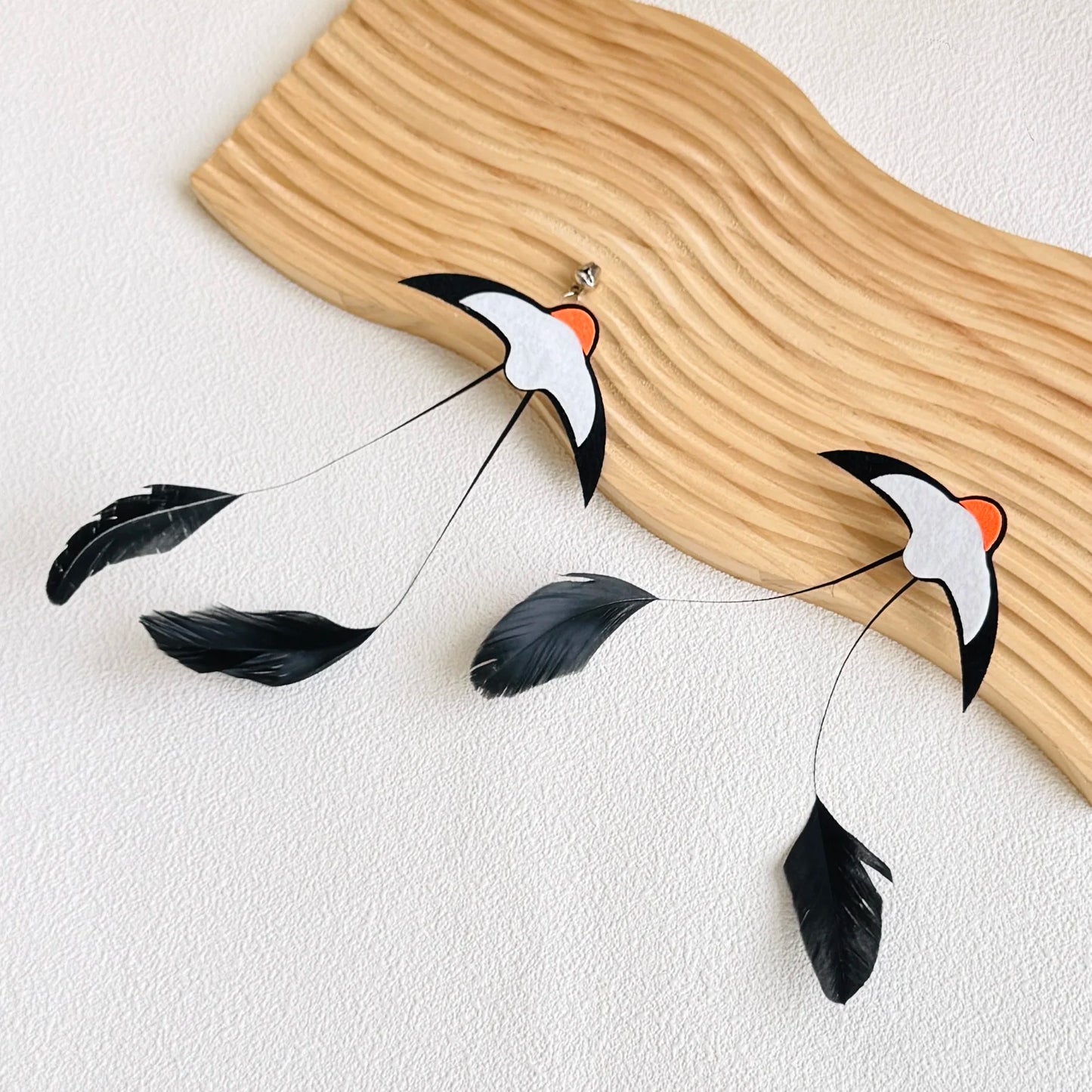 Baguette interactive avec plumes et clochette pour chat
