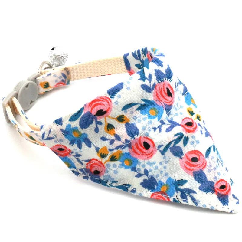 Adjustable Daisy Bandana Collar with Breakaway Safety for Cats and Small Dogs