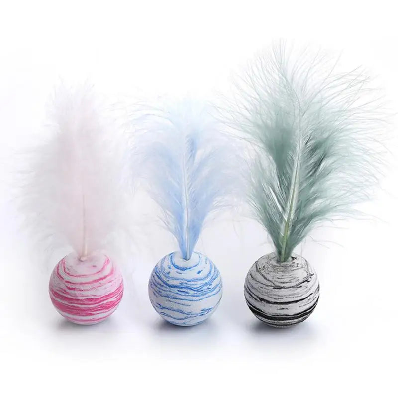 Balle en mousse avec plumes pour chat