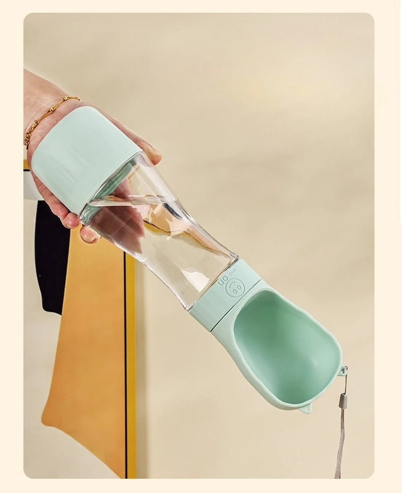 Bouteille d'eau portable pour chien avec gamelle intégrée