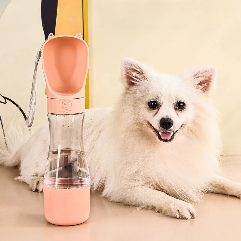 Bouteille d'eau portable pour chien avec gamelle intégrée