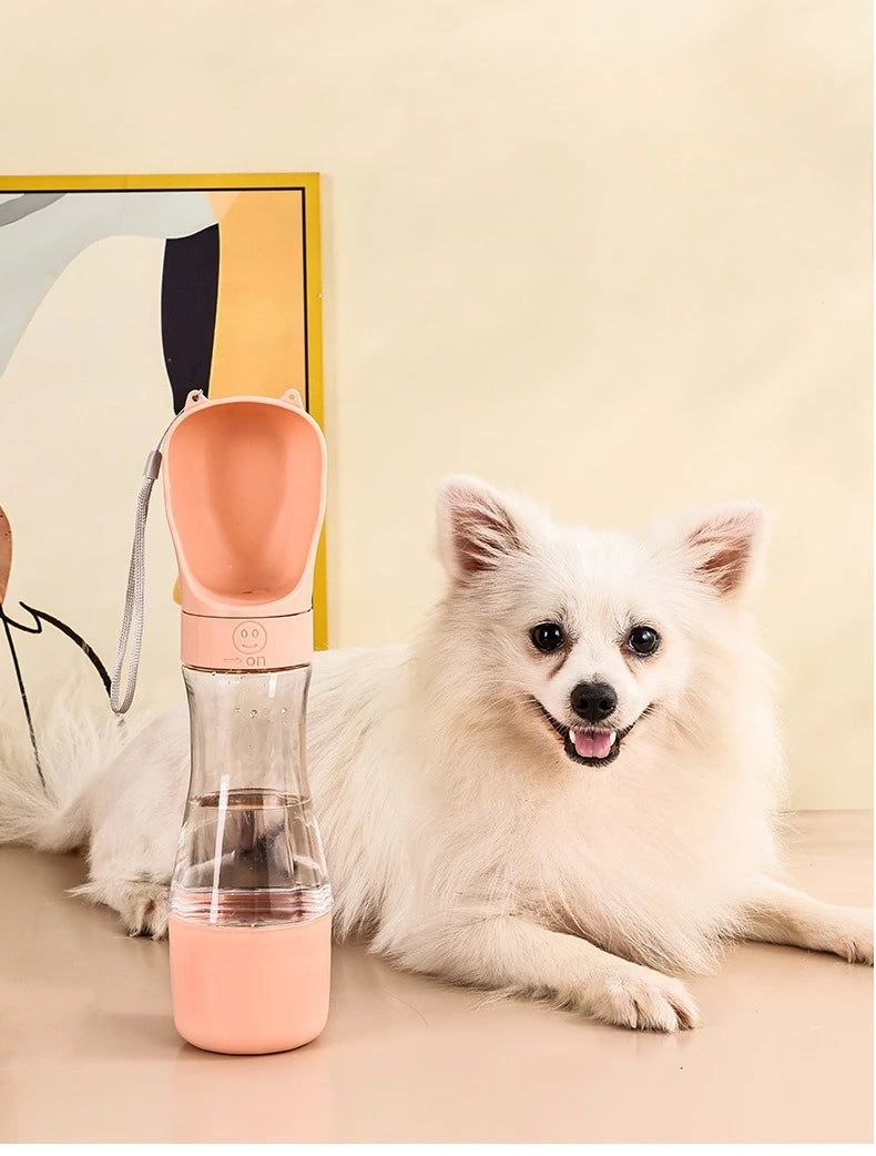 Bouteille d'eau portable pour chien avec gamelle intégrée